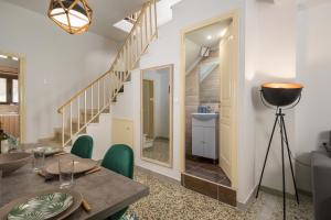 Kuchyň nebo kuchyňský kout v ubytování Crescendo City House