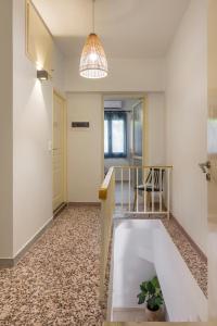 Postel nebo postele na pokoji v ubytování Crescendo City House