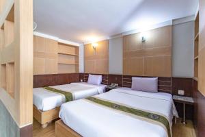 A bed or beds in a room at Satit Grand View Hotel