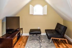 a living room with a tv and a chair at Rio Vista Inn & Suites Santa Cruz in Santa Cruz +37 photos