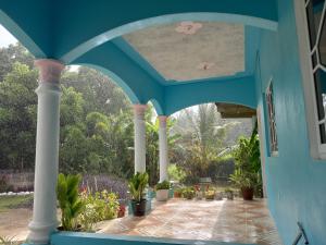 Foto Ocho Rioses asuva majutusasutuse The Gibson's Palace galeriist