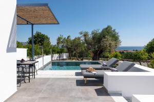 Πισίνα στο ή κοντά στο Kalathos Square luxury suites