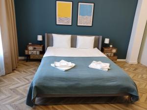 A bed or beds in a room at Las Brisas Garden Apartment Még 17 kép