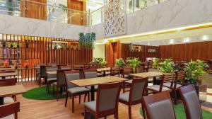 Restoran või mõni muu söögikoht majutusasutuses AR Suites Jewels Royale - Koregaon Park NX
