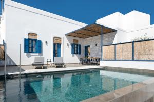 Bazén v ubytovaní Kalathos Square luxury suites alebo v jeho blízkosti