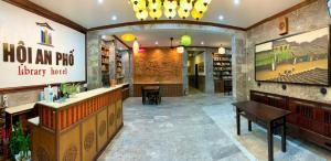 Vstupní hala nebo recepce v ubytování Hoi An Pho Library Hotel + 37 fotografií