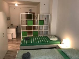 Posteľ alebo postele v izbe v ubytovaní Party bunker apartment