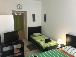 Posteľ alebo postele v izbe v ubytovaní Party bunker apartment