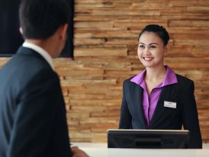Staff di Mercure Jakarta Simatupang
