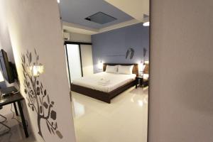 B.a.n.g.n.a轻松汽车旅馆客房内的一张或多张床位