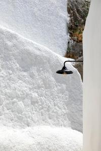 Acave Santorini Suites durante l'inverno