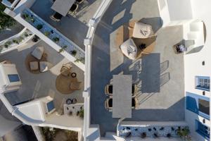an overhead view of a pool and patio in a building at Acave Santorini Suites in Vóthon