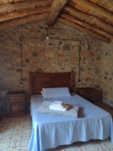 A bed or beds in a room at Casa Purujosa