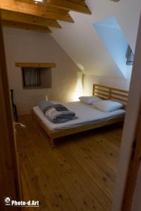 Tempat tidur dalam kamar di Maison écologique pleine montagne (eco-gite gavarnie)