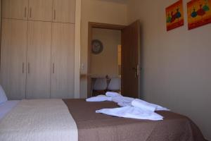 Postel nebo postele na pokoji v ubytování Xanthiotis Apartments