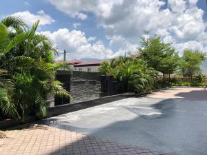 Zahrada ubytování Starlit Suites Tirupati