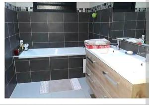 Koupelna v ubytování Chambre privée dans maison