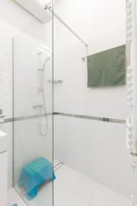 Kúpeľňa v ubytovaní Apartment Colourful + 22 fotografií