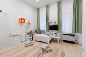 Televízia a/alebo spoločenská miestnosť v ubytovaní Apartment Colourful