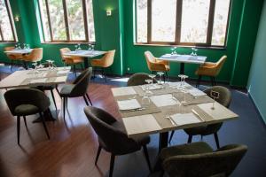 Un restaurante o sitio para comer en Hotel Real Balneario Carlos III