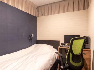 Postel nebo postele na pokoji v ubytování Tabist Hotel Smart Sleeps Oita Station
