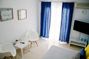 TV a/nebo společenská místnost v ubytování IOLI MINI HOME