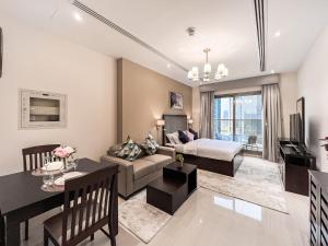 Postel nebo postele na pokoji v ubytování Luton Vacation Homes - Elite Residence Downtown, Dubai