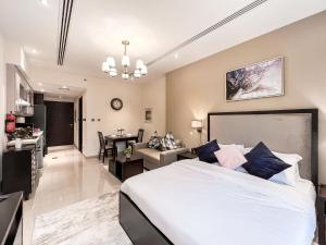 Postel nebo postele na pokoji v ubytování Luton Vacation Homes - Elite Residence Downtown, Dubai