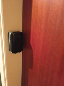 a paper towel dispenser on the side of a door at Studio - Marina 4 - 15 allée des Pinons - 4-1 in Saint-Jean-de-Monts