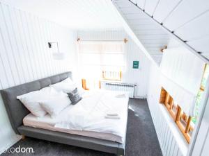 Ένα ή περισσότερα κρεβάτια σε δωμάτιο στο Dom w Milówce - balia całoroczna, jacuzzi