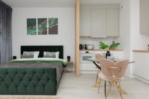 Posteľ alebo postele v izbe v ubytovaní Cozy Studio Żupnicza Soho Factory by Noclegi Renters