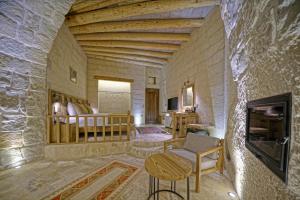 TV a/nebo společenská místnost v ubytování Kappadoks Cave Hotel
