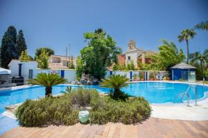 The swimming pool at or close to Apartamentos Soho Boutique Vistahermosa