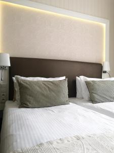 Een bed of bedden in een kamer bij Softly Residence