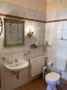 Koupelna v ubytování Gästehaus Flair + 30 fotografií