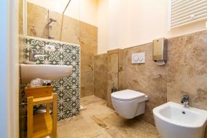 A bathroom at Migliori Olive Ascolane beds