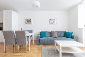 Posedenie v ubytovaní Cozy 3-bedroom Apartment in the Heart of Budapest