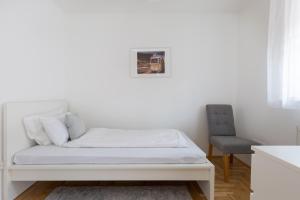 Posteľ alebo postele v izbe v ubytovaní Cozy 3-bedroom Apartment in the Heart of Budapest