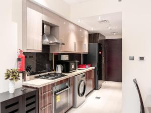 Kuchyň nebo kuchyňský kout v ubytování Luton Vacation Homes - Elite Residence Downtown, Dubai