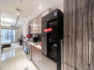 Kuchyň nebo kuchyňský kout v ubytování Luton Vacation Homes - Elite Residence Downtown, Dubai