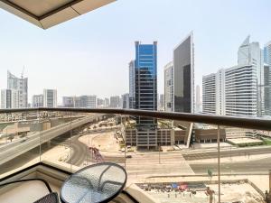 Nespecifikovaný výhled na destinaci Dubaj nebo výhled na město při pohledu z apartmánu