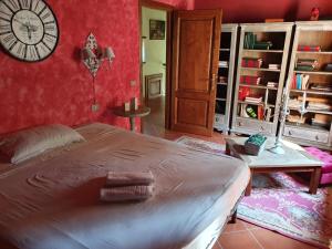 A bed or beds in a room at Casa Conny