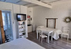 TV a/nebo společenská místnost v ubytování Rietjiesbos Self Catering