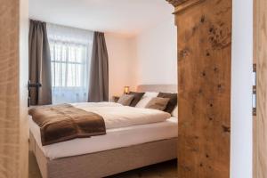 A bed or beds in a room at Sparberhof Apt Floriani
