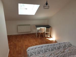 Fotografia z galérie ubytovania LE DUPLEX ESTHER WIFI PARKING GRATUIT TOUTE LA RUE Pour 5 PERSONNES v destinácii Sedan + 4 fotografie