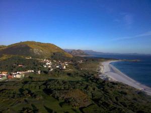 an aerial view of a beach and the ocean at Bungalow n6 en el Camino del Faro in Carnota