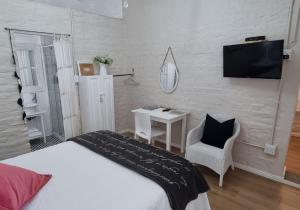 TV a/nebo společenská místnost v ubytování Rietjiesbos Self Catering