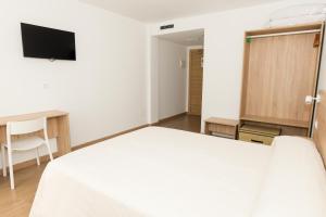 TV a/nebo společenská místnost v ubytování Hotel Faro de Finisterre