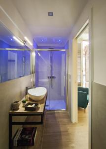 Uma casa de banho em 5Venti Rental Rooms