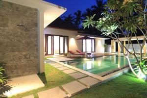 an image of a swimming pool in a villa at Bale Mandala Villas in Senggigi 